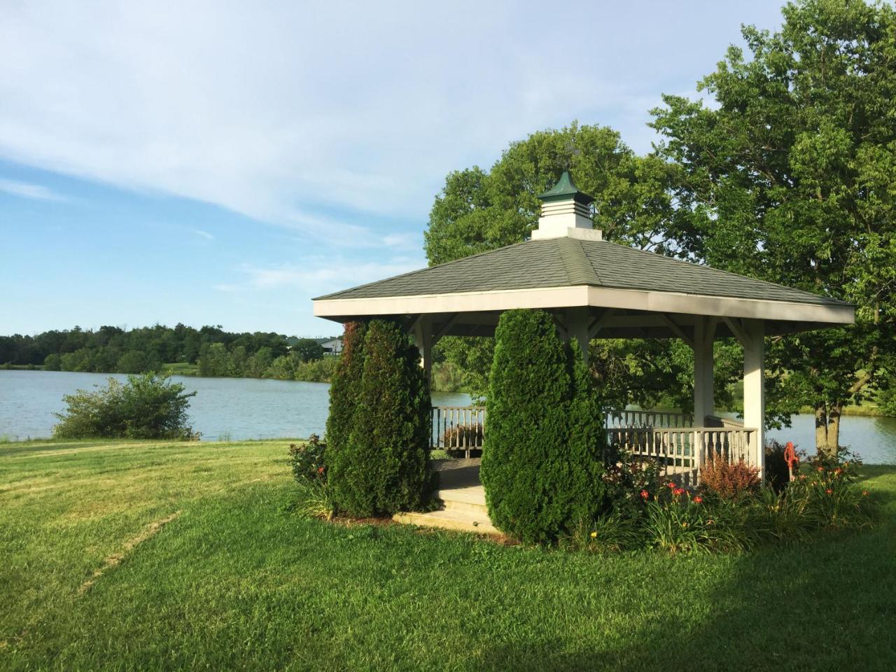 The B & B At Queenslake Midway Exterior foto